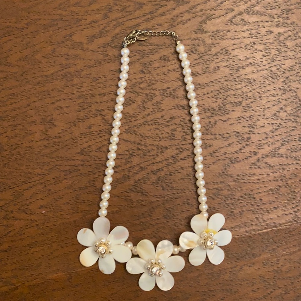 Pearl necklace (costume jewelry)